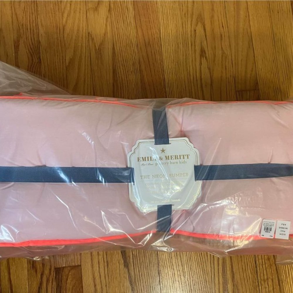 Emily & Meritt Pottery Barn Kids NEW SEALED IN BAG Bumper Neon Pink Cotton